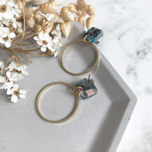 Load image into Gallery viewer, Confetti Dangly Circular Earrings