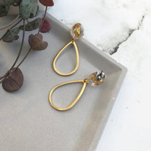 Load image into Gallery viewer, Gold Leaf Dangly Teardrop Earrings
