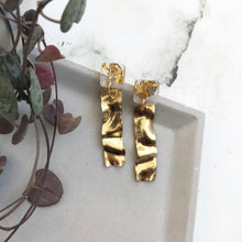 Load image into Gallery viewer, Gold Leaf Wavy Earrings
