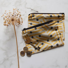 Load image into Gallery viewer, Retro Yellow Zip Purse
