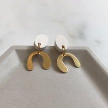 Load image into Gallery viewer, White &amp; Gold Dangly U-shape Earrings
